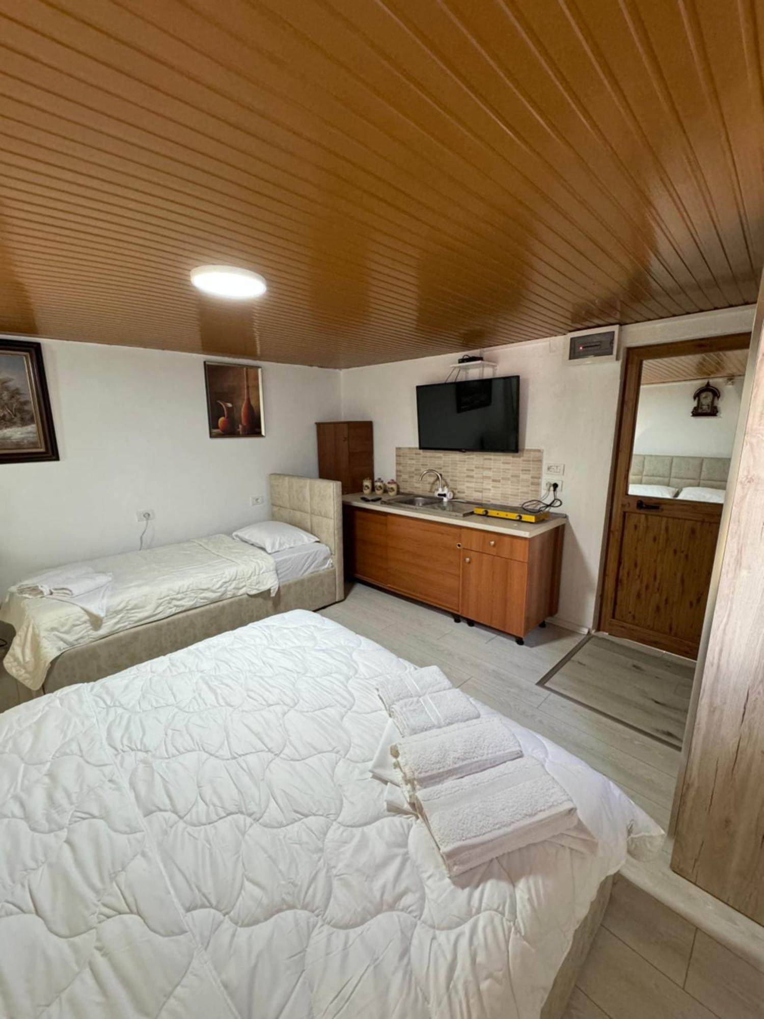 Lake Bliss Cabins Shkodra Exterior foto
