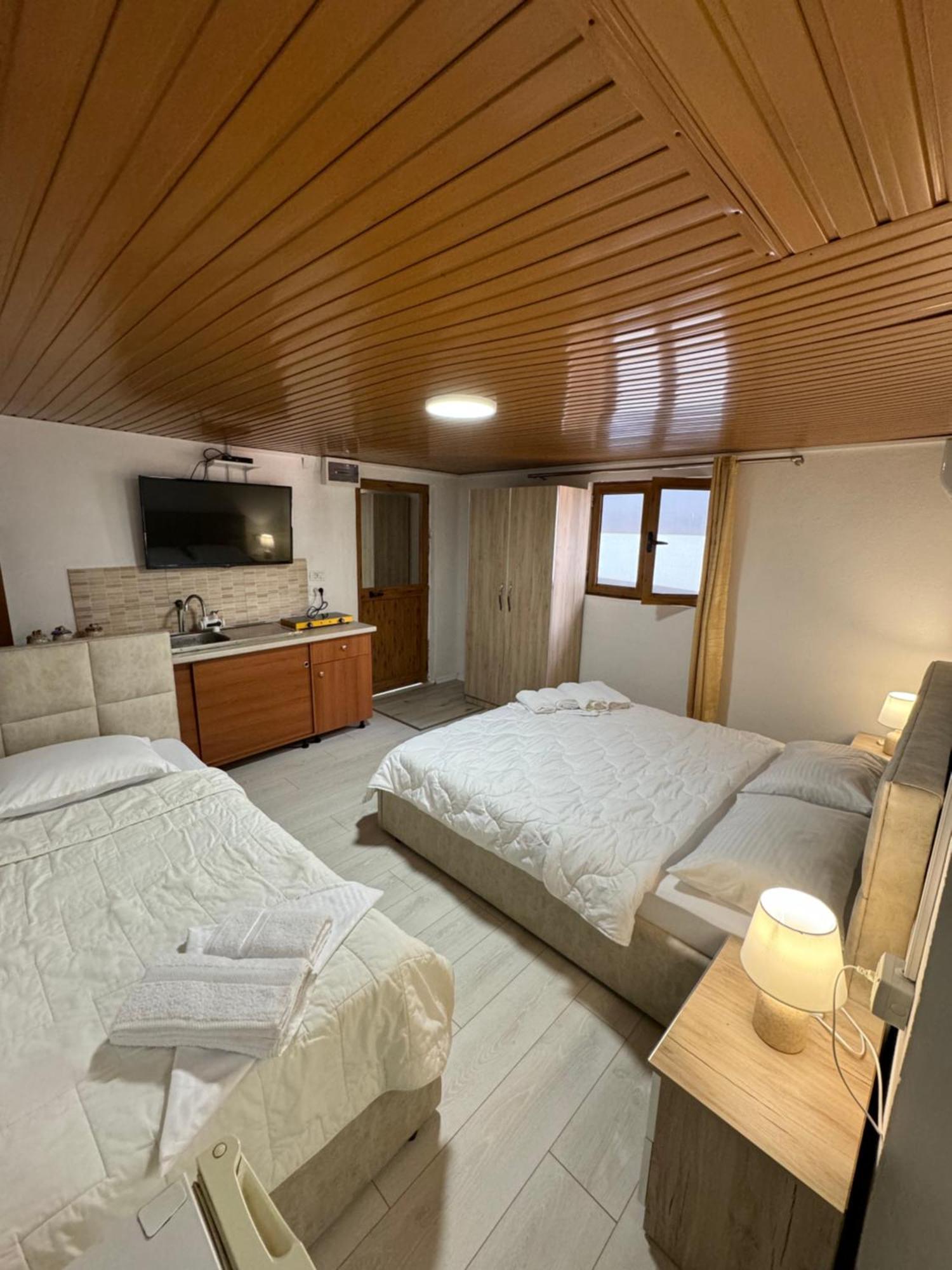 Lake Bliss Cabins Shkodra Exterior foto