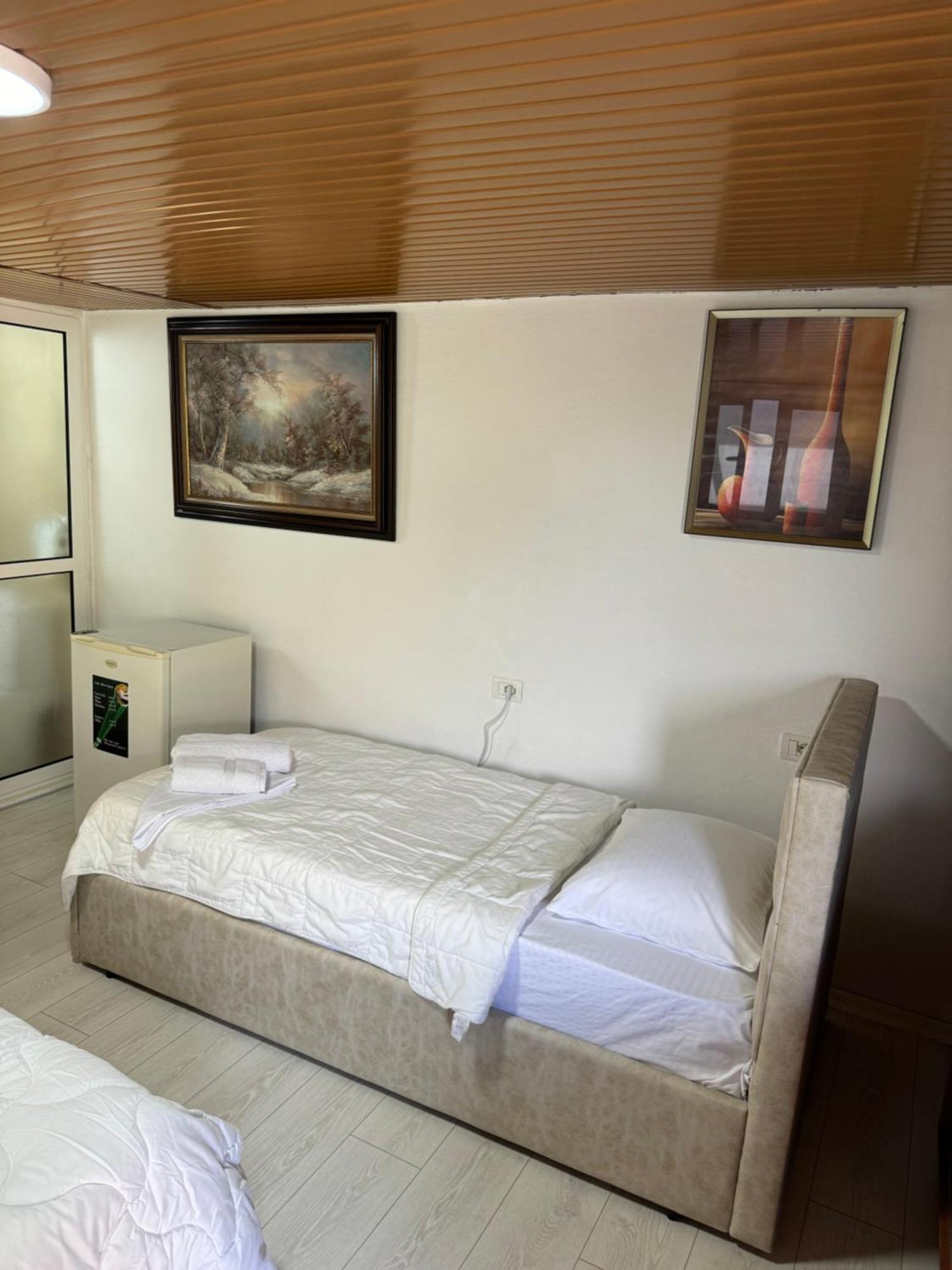 Lake Bliss Cabins Shkodra Exterior foto